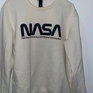 NASA H&M small sized sweater in beige w knitted American flag